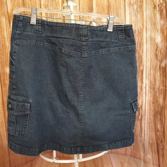 Chaus Cargo Denim Skirt Sz 8 Sale 3/$25 - Picture 2 of 3
